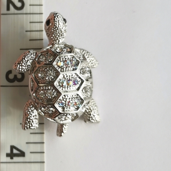 New, silver tone crystal turtle brooch pin pendant - Picture 5 of 5
